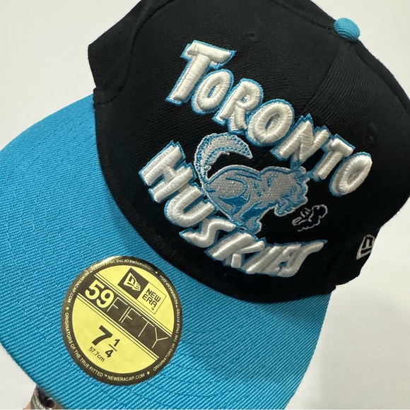 New Era Toronto Huskies Fitted Cap - Picture 2 of 4